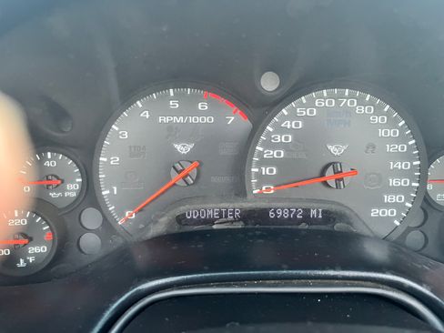 Used 2000 Chevrolet Corvette Convertible w/ Performance Handling Pkg image 27