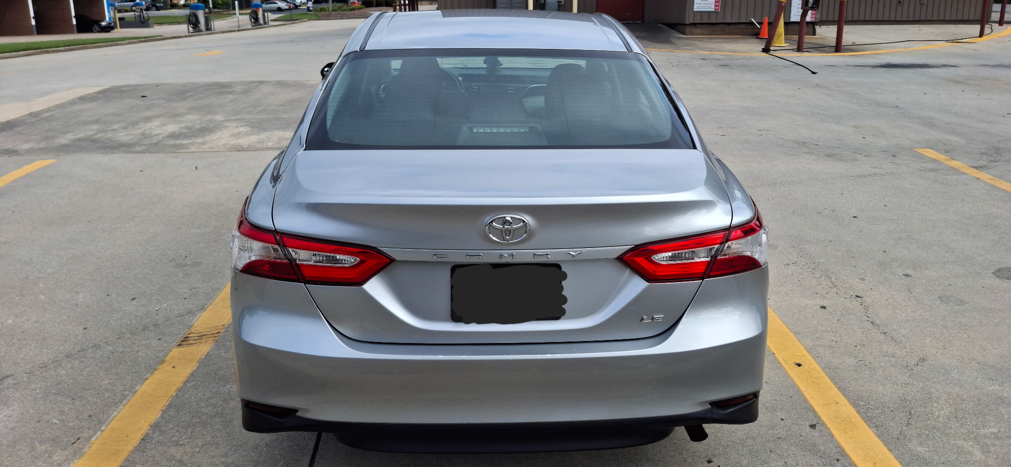Used 2018 Toyota Camry LE FWD image 4
