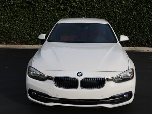 Used 2017 BMW 330e image 10
