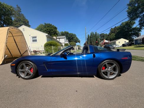 Used 2007 Chevrolet Corvette Coupe w/ Performance Package RWD image 15