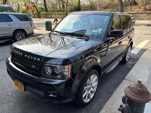 Used 2013 Land Rover Range Rover Sport HSE image 2