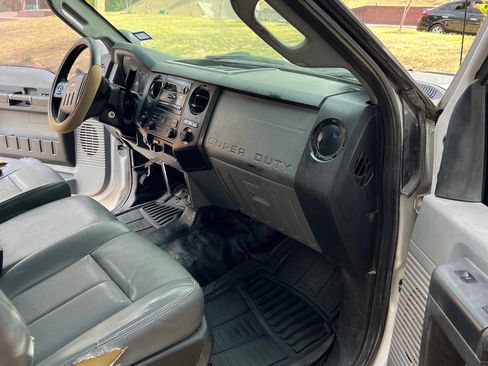 Used 2016 Ford F250 XL w/ Power Equipment Group RWD image 10