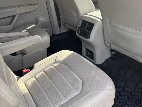 Used 2019 Volkswagen Atlas SEL Premium image 17