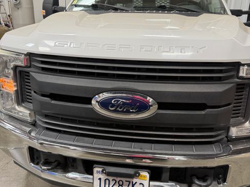 Used 2017 Ford F550 2WD Crew Cab Super Duty image 12