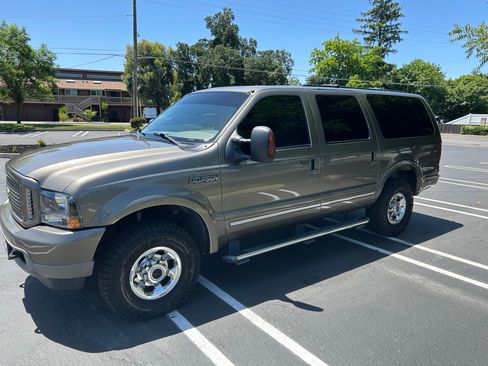 Used 2004 Ford Excursion Limited image 9