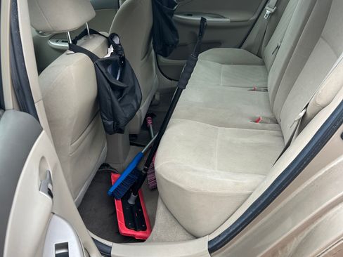 Used 2010 Toyota Corolla image 2