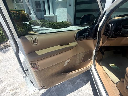 Used 1996 Dodge Caravan ES FWD image 21