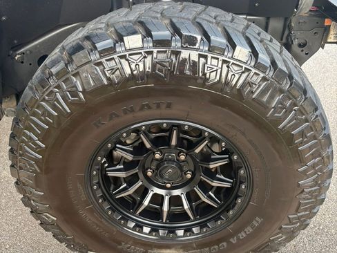 Used 2018 Jeep Wrangler Unlimited Sport image 17