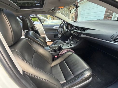 Used 2013 Lexus CT 200h FWD image 21