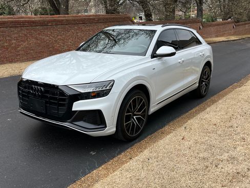 Used 2021 Audi Q8 Premium Plus w/ Premium Plus Package image 2
