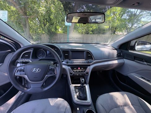 Used 2017 Hyundai Elantra SE FWD image 6