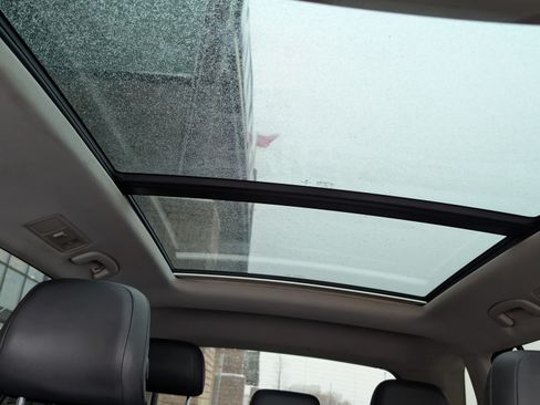 Used 2019 Volkswagen Tiguan SE w/ Panoramic Sunroof Package image 11