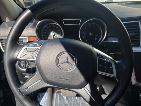 Used 2015 Mercedes-Benz GL 550 4MATIC image 16