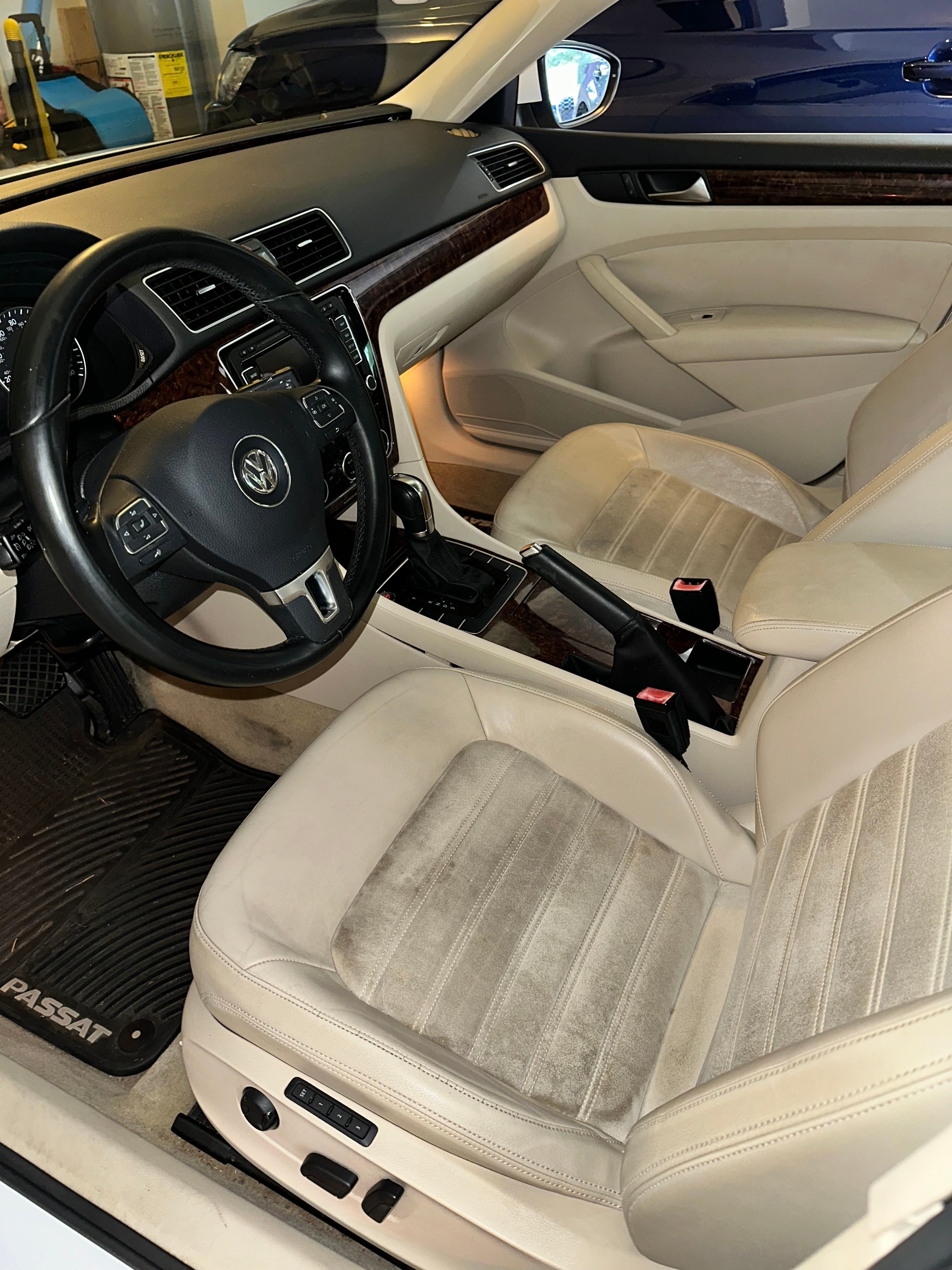 Used 2012 Volkswagen Passat 3.6 SEL Premium FWD image 10