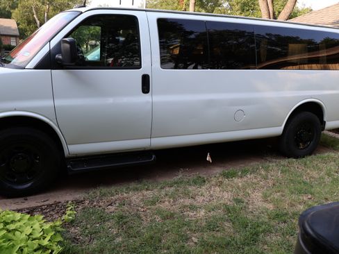 Used 2014 Chevrolet Express 3500 LT w/ LT Preferred Equipment Group image 2