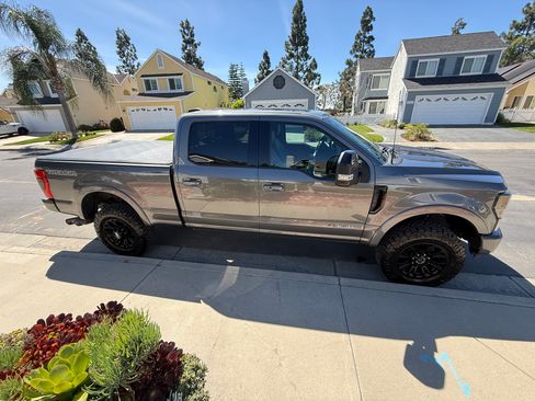 Used 2022 Ford F250 Lariat w/ Tremor Off-Road Package image 4