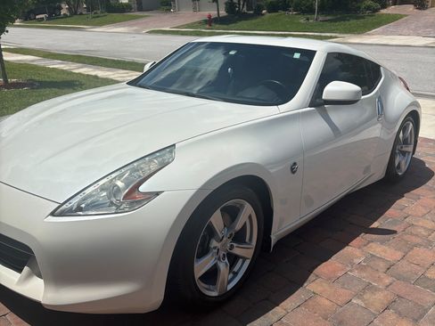 Used 2011 Nissan 370Z Touring RWD image 5