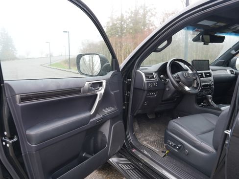 Used 2023 Lexus GX 460 Luxury image 11