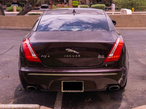 Used 2013 Jaguar XJ L Portfolio AWD/4WD image 9