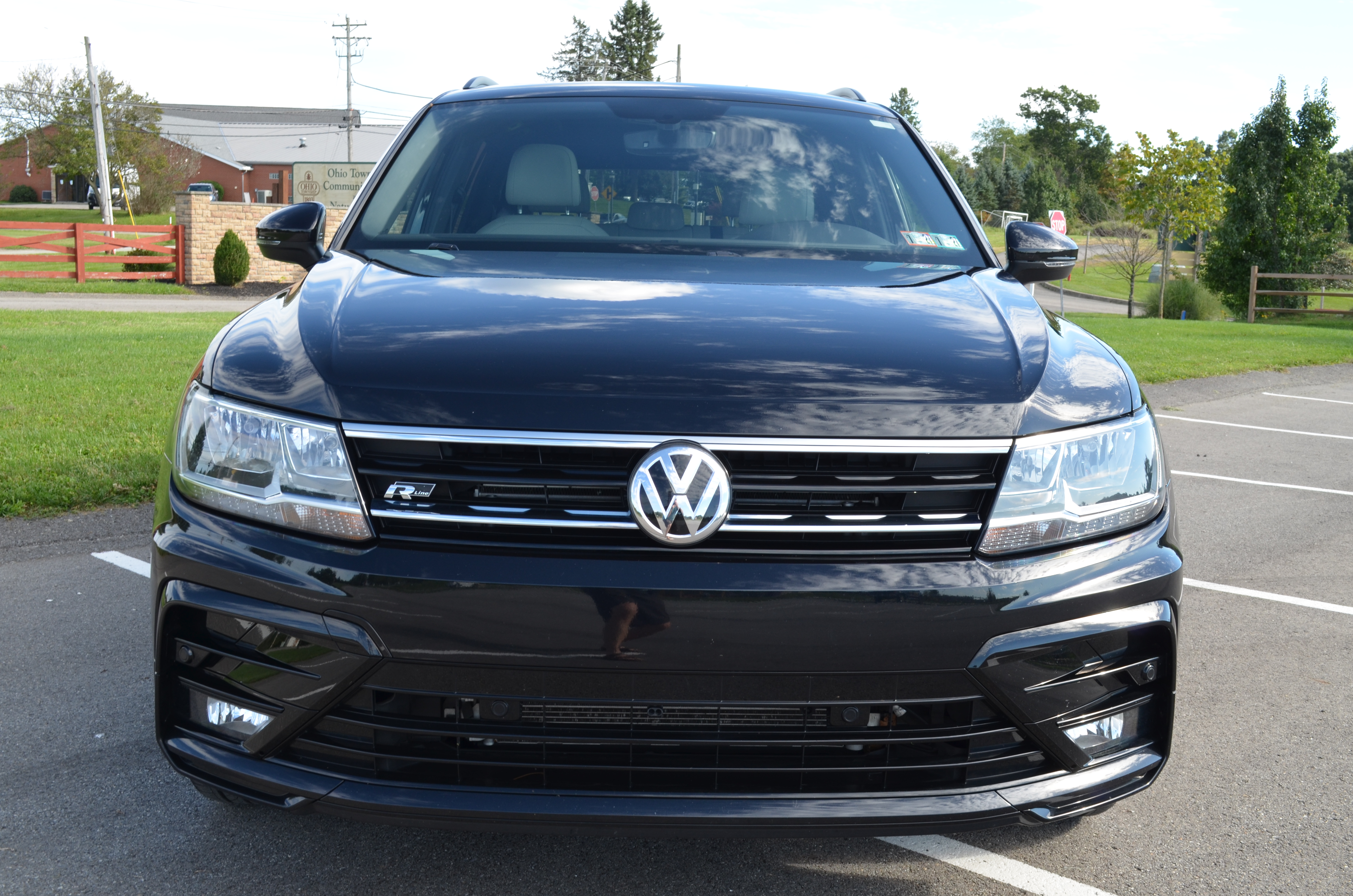 Used 2021 Volkswagen Tiguan SE R-Line AWD/4WD image 2