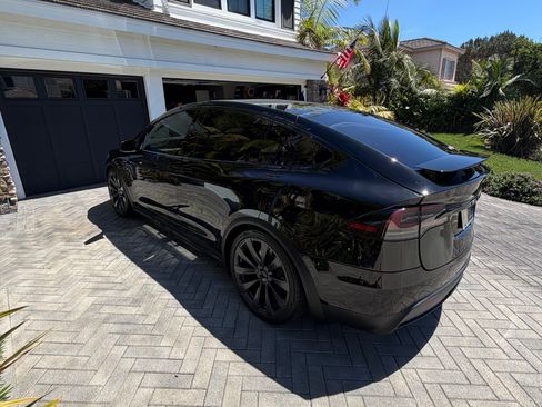 Used 2022 Tesla Model X image 2