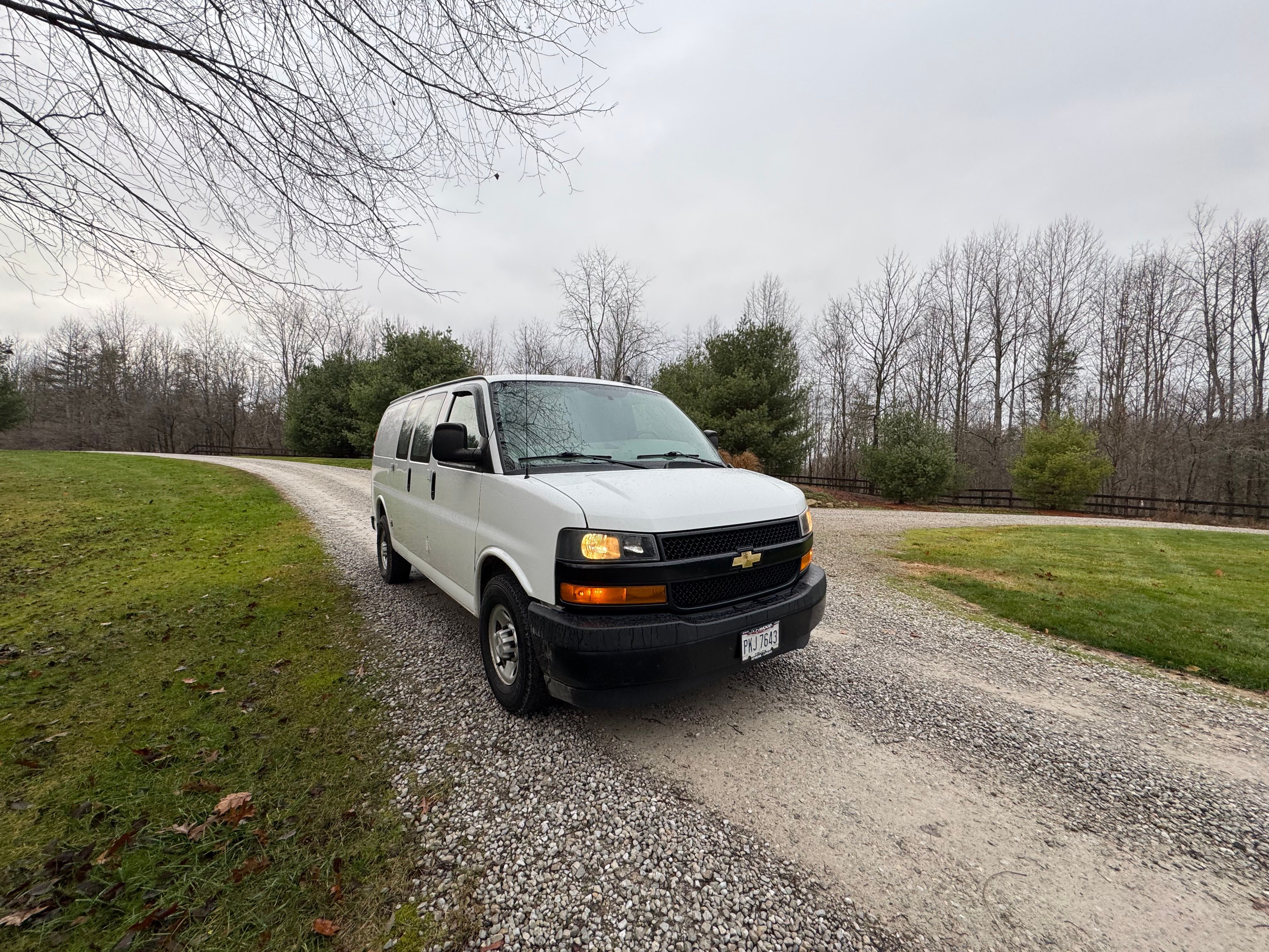 Used 2018 Chevrolet Express 2500 w/ Driver Convenience Package RWD image 1