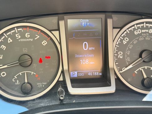 Used 2017 Toyota Tacoma SR5 RWD image 9