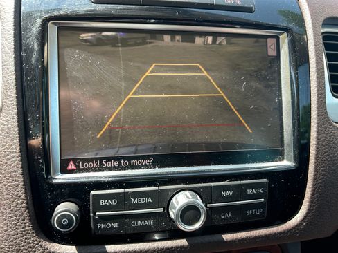 Used 2012 Volkswagen Touareg TDI AWD/4WD image 8