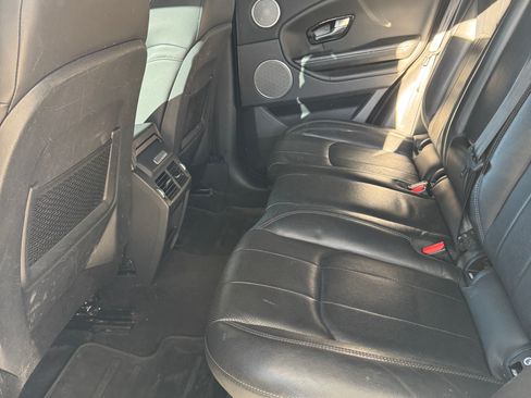 Used 2019 Land Rover Range Rover Evoque SE Premium image 11