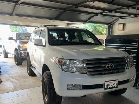 Used 2011 Toyota Land Cruiser image 14