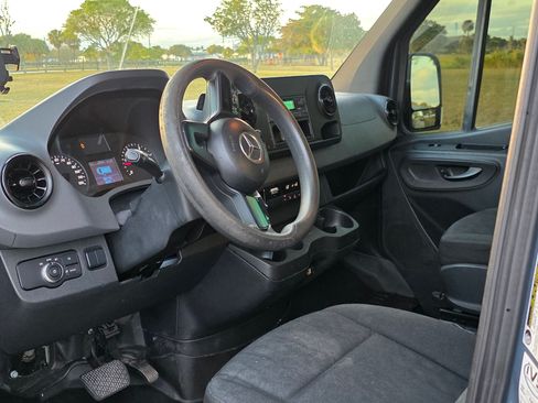 Used 2019 Mercedes-Benz Sprinter 144 image 9