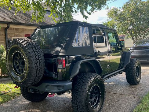 Used 2015 Jeep Wrangler Unlimited Rubicon image 4