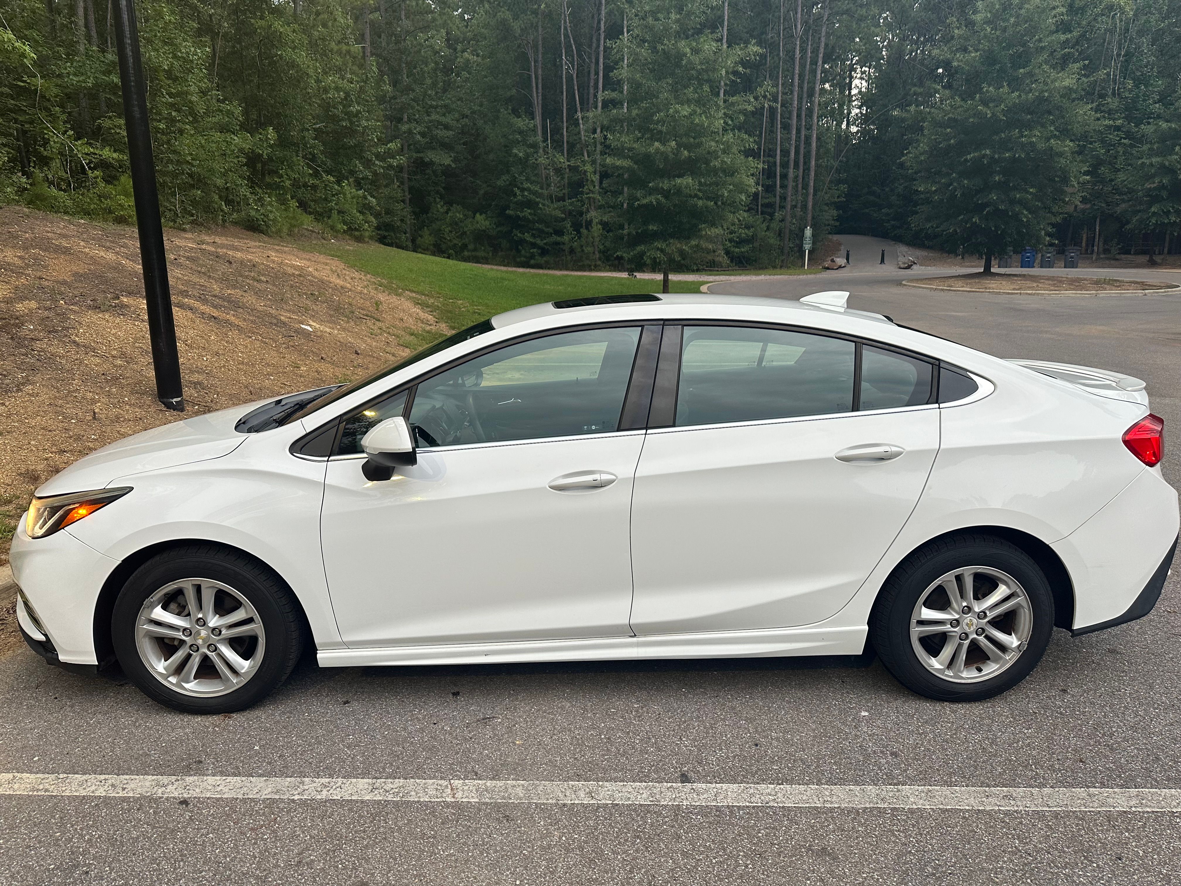 Used 2016 Chevrolet Cruze LT w/ Sun And Sound Package FWD image 1