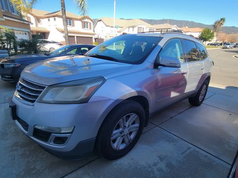 Used 2013 Chevrolet Traverse LT image 1