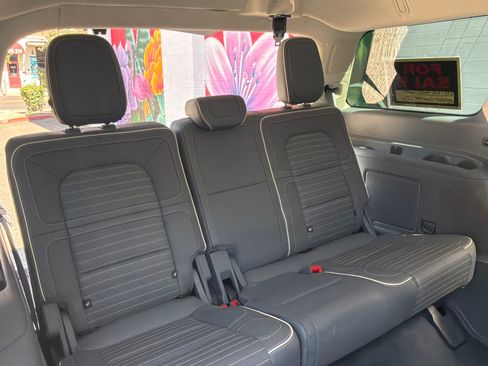 Used 2019 Lincoln Navigator Black Label w/ Cargo Package AWD/4WD image 17