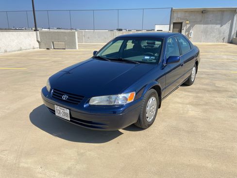 Used 1998 Toyota Camry LE image 1