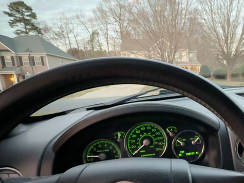 Used 2006 Lincoln Mark LT 4x4 image 21