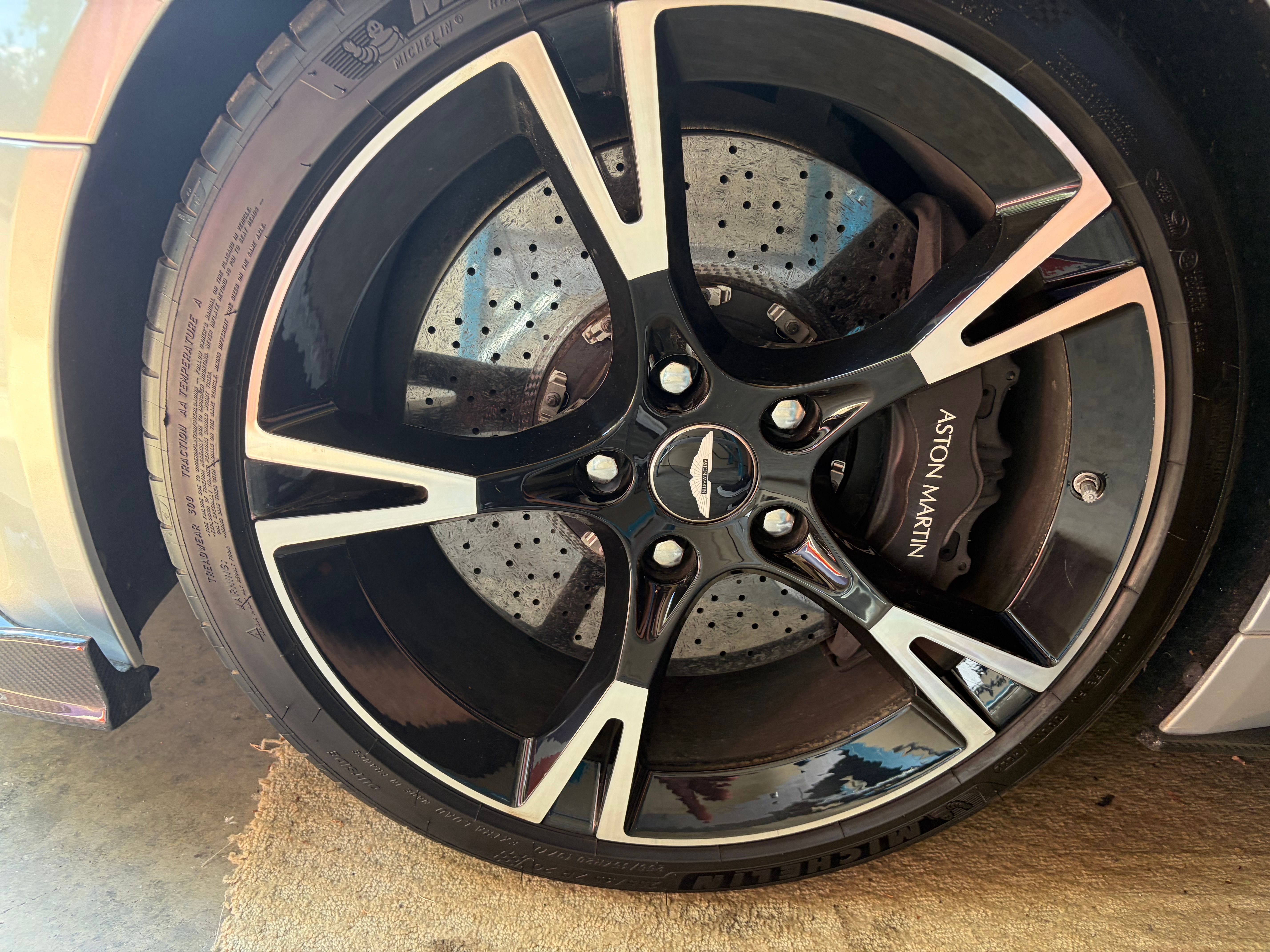 Used 2018 Aston Martin Vanquish S RWD image 19