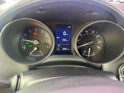 Used 2019 Toyota C-HR XLE FWD image 5