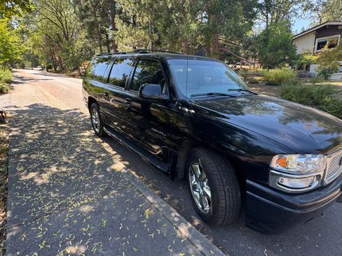 Used 2001 GMC Yukon XL Denali AWD/4WD image 4