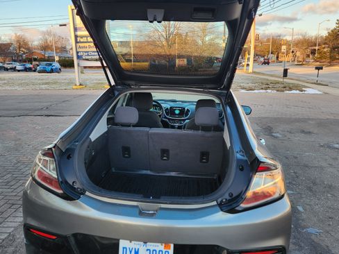 Used 2017 Chevrolet Volt LT w/ Comfort Package image 8