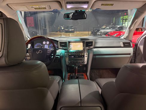 Used 2008 Lexus LX 570 4WD w/ Technology Pkg image 14