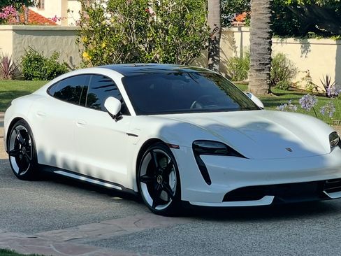 Used 2020 Porsche Taycan image 4