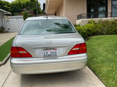 Used 2002 Lexus LS 430 RWD image 4