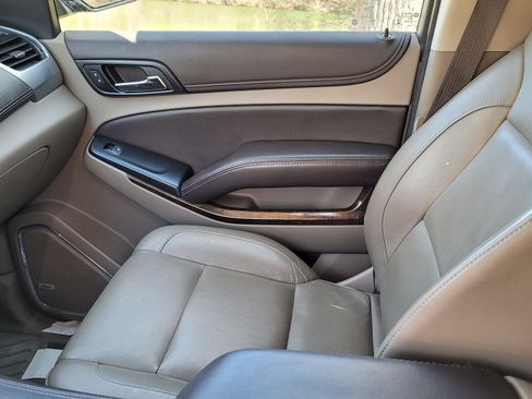 Used 2020 Chevrolet Suburban LT w/ Luxury Package image 11