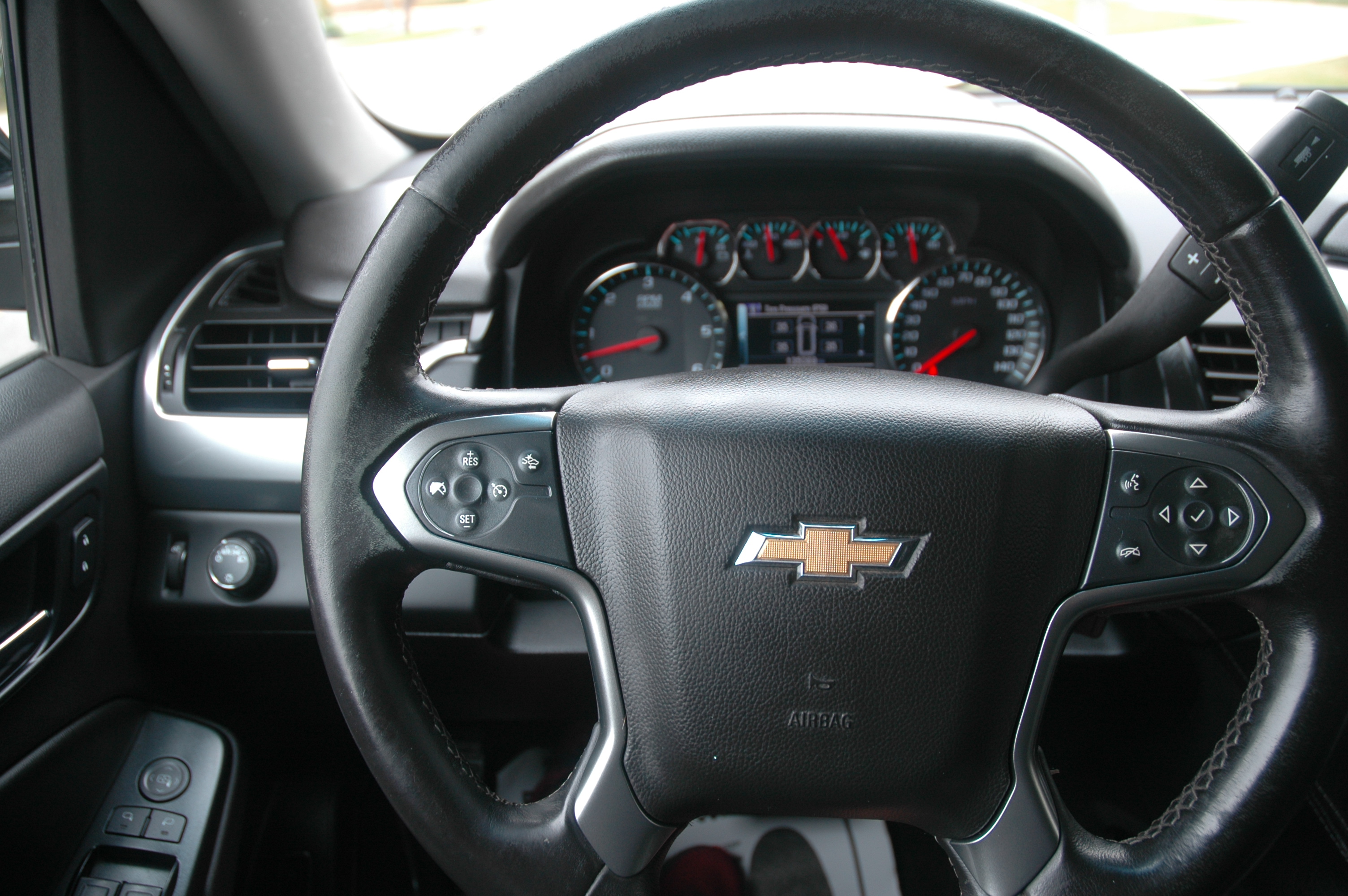 Used 2015 Chevrolet Tahoe LT RWD image 16