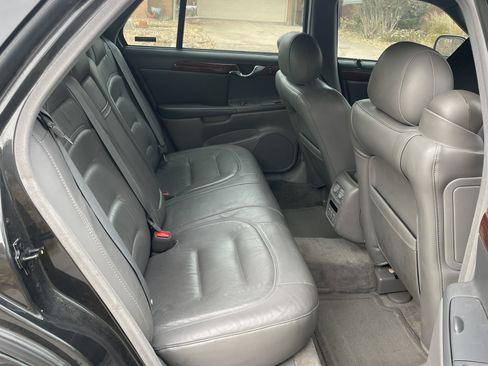 Used 2001 Cadillac De Ville Sedan w/ Comfort/Convenience Pkg image 9