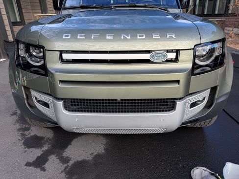 Used 2021 Land Rover Defender 90 First Edition image 12