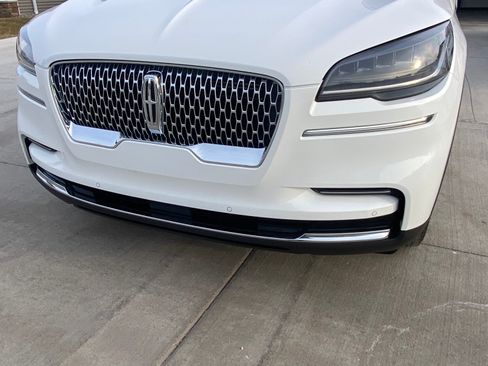 Used 2023 Lincoln Aviator AWD w/ Premium Package image 2