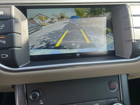 Used 2018 Land Rover Range Rover Evoque SE Premium image 10